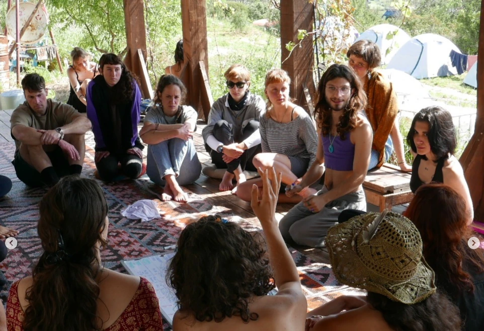 youth gather in an ecovillage for an erasmus plus youth exchange focusing on diversty, equality, democracry, sustainability, learning how to navigate the polycrisis through various workshops following non-formal education